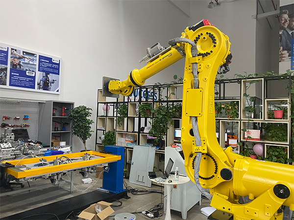 机械臂监控铆钉枪