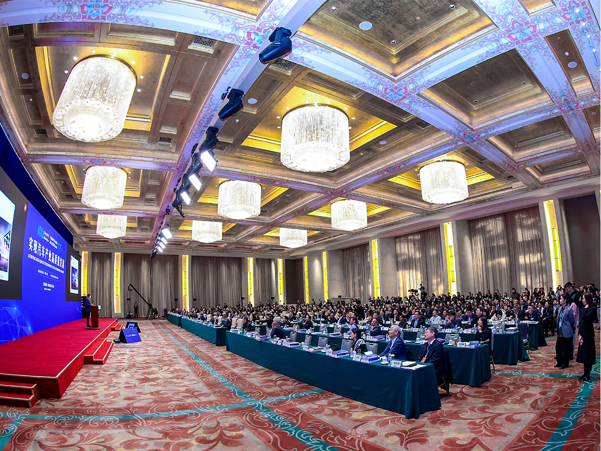嘉佑佳受邀参加2025电动汽车百人会论坛